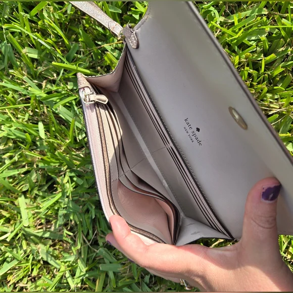 New in Box Kate Spade Glitter Wristlet – Rose Gold Sparkle Elegance ✨ - Picture 4 of 6